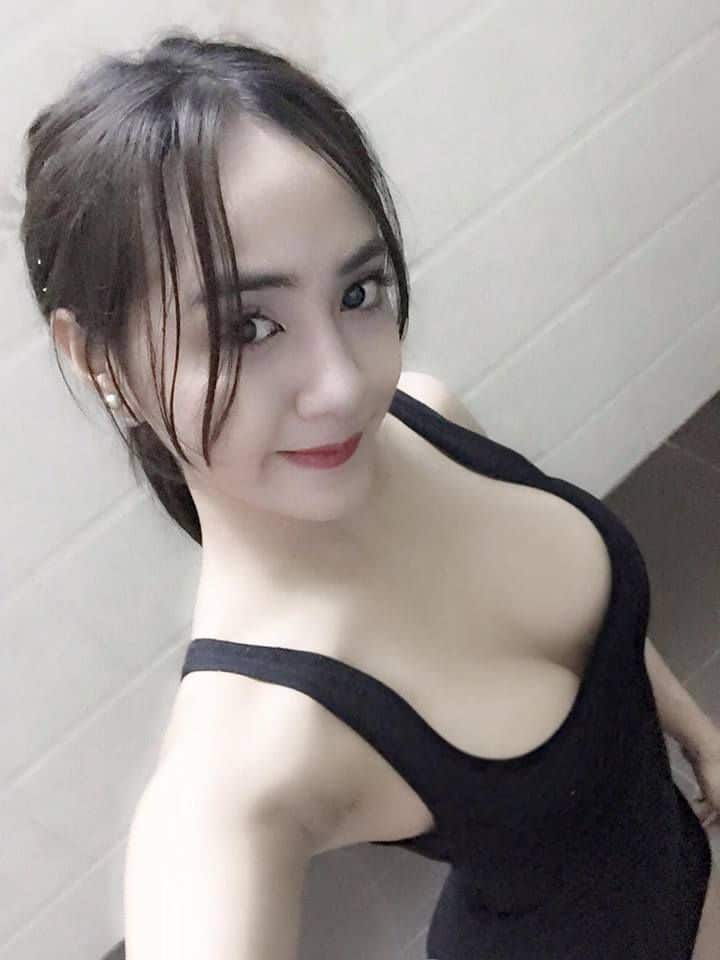 gái xinh khoe vòng 1 bikini trong suot