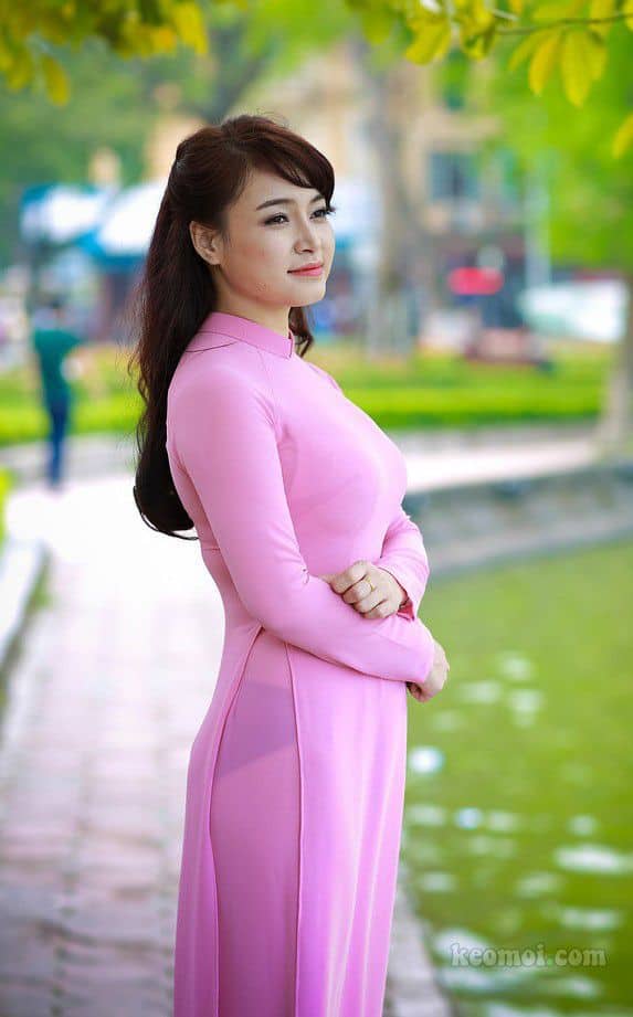 girl xinh mặc áo dài gợi cảm instagram